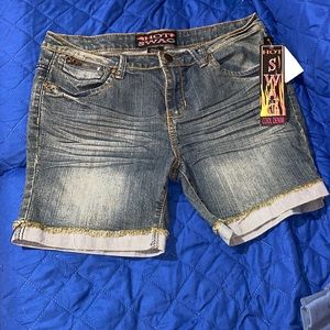 Hot swag Jean shorts🌻